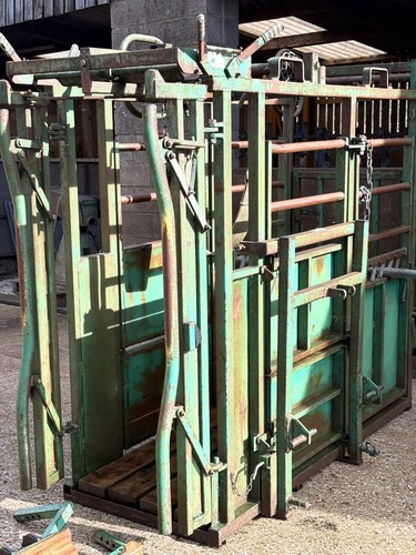 Iae cattle crush self - iae,